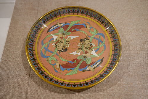 时隔70年再现 百余民间美术工艺品齐聚清华，传承与创新并行